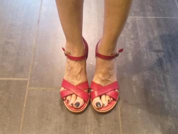 Toffe lederen vintage sandalen met lederensleehak. Mt 39 beschikbaar voor biedingen
