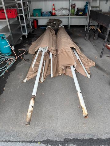 Symo parasols beschikbaar voor biedingen