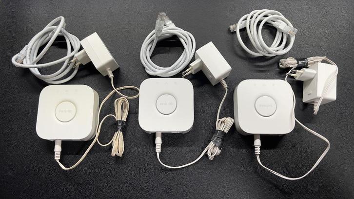Set van 3 Philips Hue Bridges – versie 2.1, Maison & Meubles, Lampes | Autre, Comme neuf, Enlèvement ou Envoi