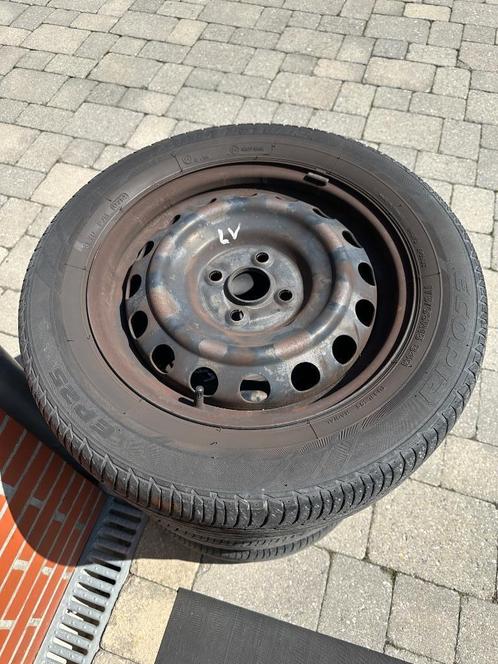 Toyota Yaris velgen + banden, Auto-onderdelen, Banden en Velgen, Band(en), Zomerbanden, 15 inch, 175 mm, Personenwagen, Gebruikt