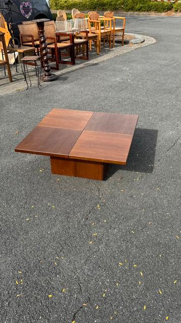 Vintage salontafel beschikbaar voor biedingen