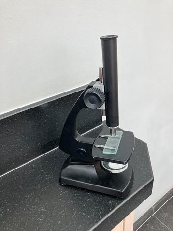 Degelijke microscoop USHM-1 beschikbaar voor biedingen