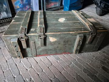 Grote kist groen beschikbaar voor biedingen