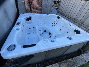 Jacuzzi beschikbaar voor biedingen