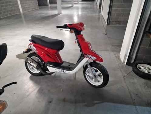 mbk booster nieuw model set kappen rood nieuw 89 euro, Fietsen en Brommers, Brommeronderdelen | Scooters, Nieuw, Kap, Ophalen
