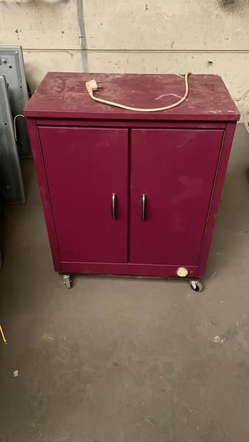 Warmtekast op wielen beschikbaar voor biedingen