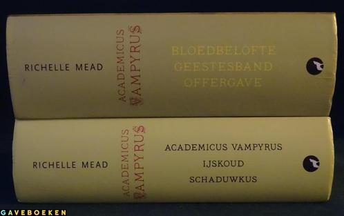Academicus Vampyrus - Richelle Mead - Full Moon - 2x - HC, Boeken, Fantasy, Gelezen, Ophalen of Verzenden