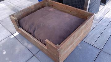 Houten hondenmand / bed  / bak  in dik steigerhout  beschikbaar voor biedingen