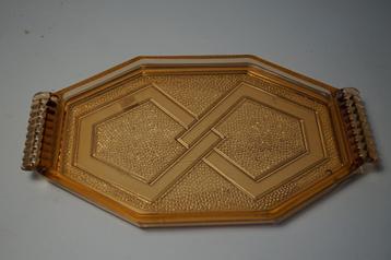 Zeldzame art-deco glazen schaal, in rood glas beschikbaar voor biedingen