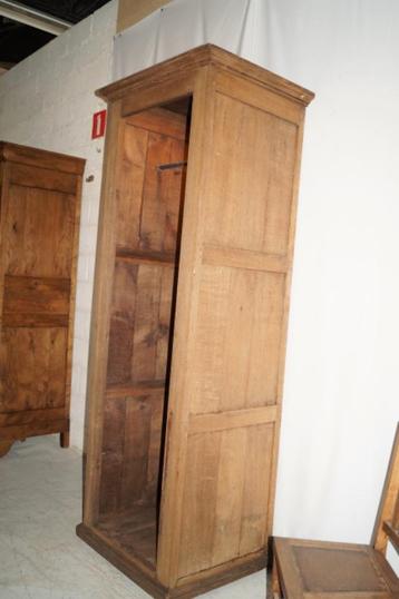 Hoge smalle antieke geloogde eiken vestiairekast H 222 B 83 beschikbaar voor biedingen