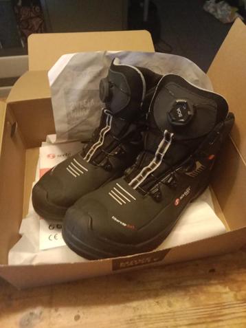 Sixton veiligheidsschoenen maat 42 beschikbaar voor biedingen