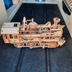 Trein in hout , handgemaakt ! 38 cm lang , 19 cm hoogte ., Antiek en Kunst, Ophalen of Verzenden
