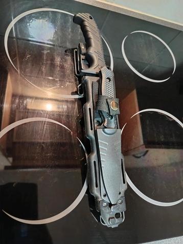 Survival knife duo beschikbaar voor biedingen