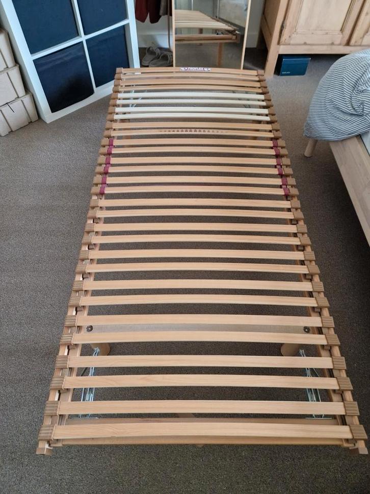 Lattenbodem op poten, Huis en Inrichting, Slaapkamer | Matrassen en Bedbodems, Zo goed als nieuw, Bedbodem, 200 cm, Ophalen