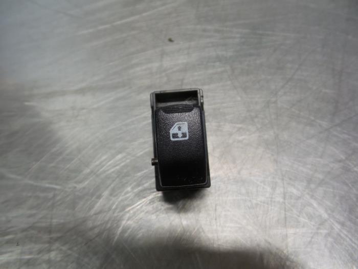 Commutateur vitre électrique d'un Chevrolet Spark, Autos : Pièces & Accessoires, Tableau de bord & Interrupteurs, Chevrolet, Utilisé