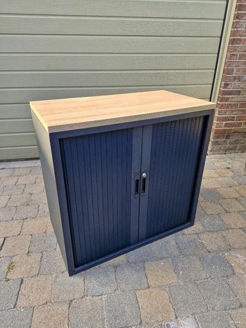 Mooie Stevige Roldeurkast te koop - ideaal voor berging! beschikbaar voor biedingen