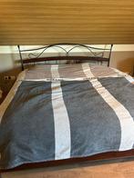 Bed 2 pers +lattoflex 2 stukken 1 matras +bank In smeedyzer, Ophalen