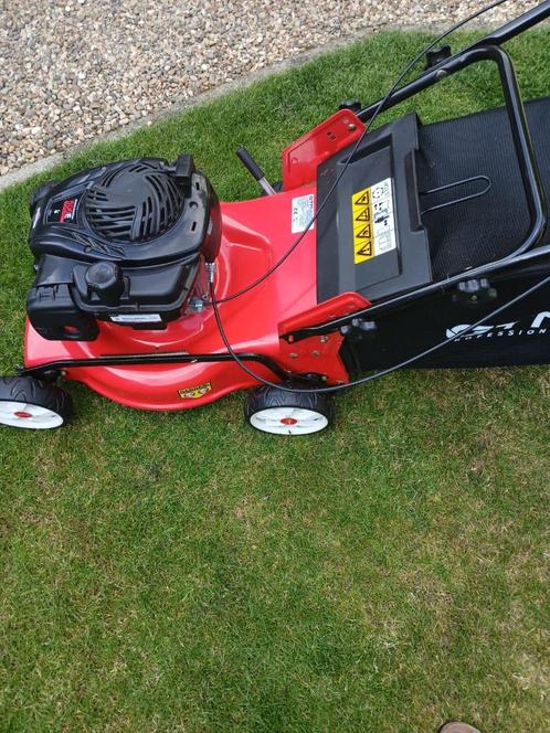 Grasmachine Briggs & Stratton motor, Tuin en Terras, Grasmaaiers, Zo goed als nieuw, Benzine-grasmaaier, 40 t/m 49 cm, Cirkelmaaier