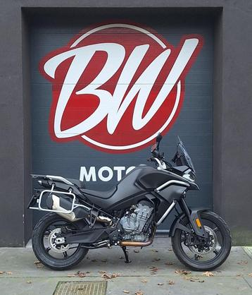 CF Moto 800MT Sport Custom @ BW Motors Mechelen disponible aux enchères