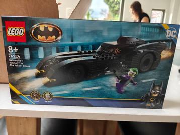 Lego 76224 old school batmobile  beschikbaar voor biedingen