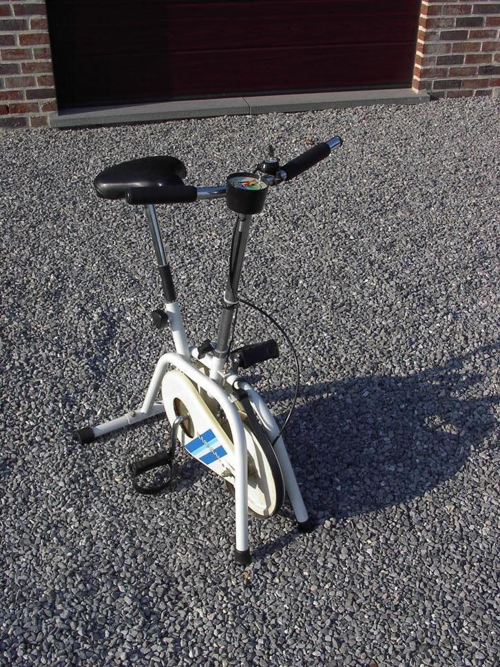 VELO D'APPARTEMENT, Sport en Fitness, Fitnessapparatuur, Gebruikt, Hometrainer, Benen, Metaal, Ophalen