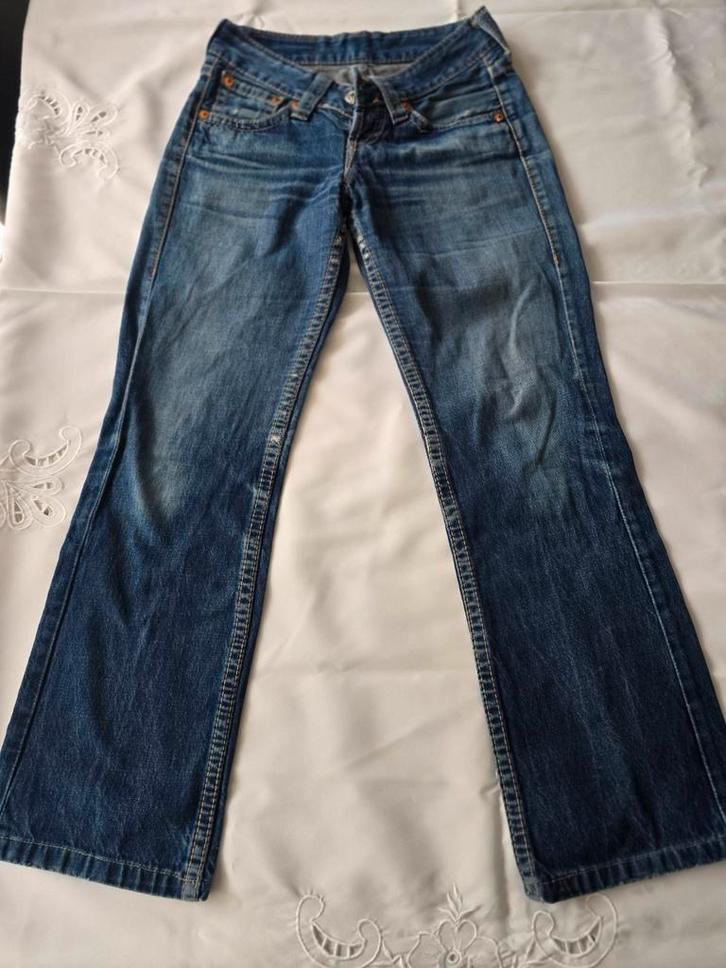 Jean Levi's femme - Taille 27x32- État tres bon, Kleding | Dames, Spijkerbroeken en Jeans, Zo goed als nieuw, Blauw, Ophalen of Verzenden