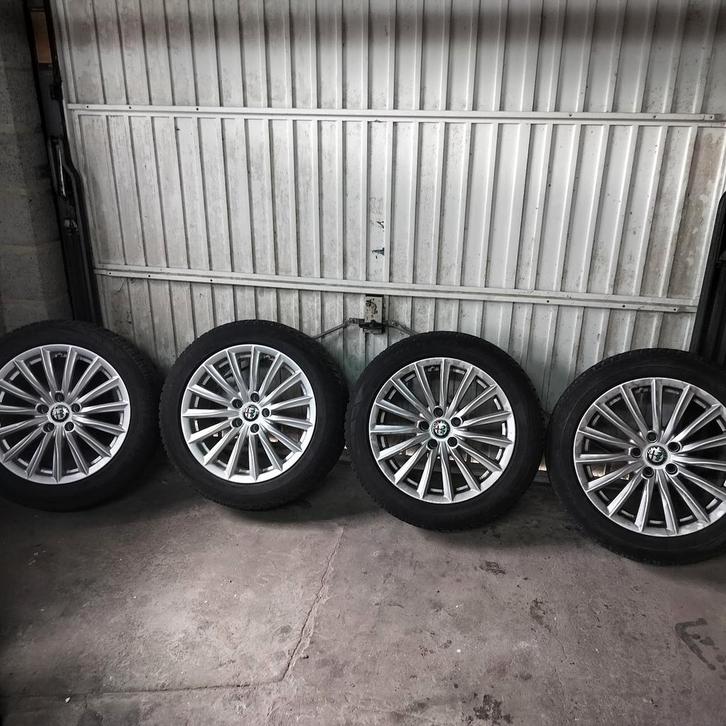 17-inch Alfa Romeo Giulia-wielen met 4-seizoensbanden in tr, Auto-onderdelen, Banden en Velgen, Band(en), 17 inch, Ophalen of Verzenden