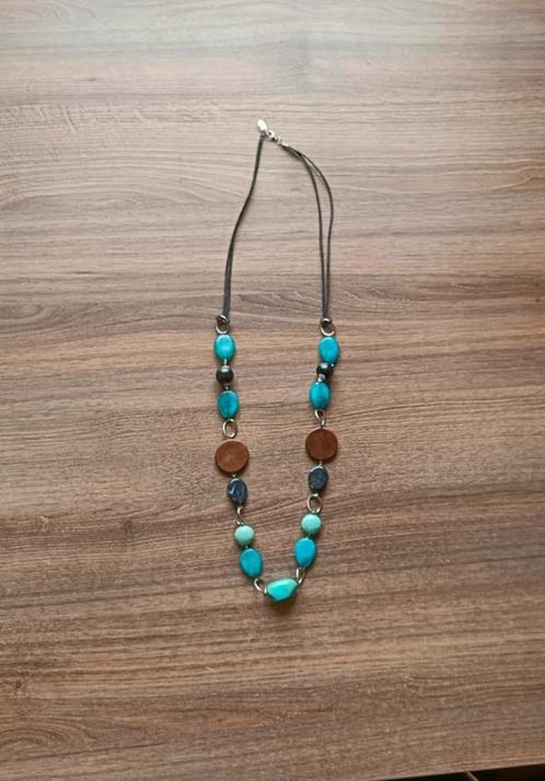 Lange ketting - Sieraden - Juwelen - Bruin & blauw - €2,50, Handtassen en Accessoires, Kettingen, Gebruikt, Blauw, Ophalen