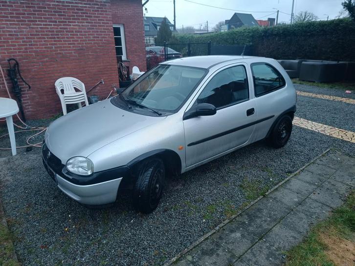 Opel Corsa b 1.0 12v bouwjaar 98 met 90000km, Autos, Opel, Particulier, Corsa, Airbags, Bluetooth, Peinture métallisée, Radio