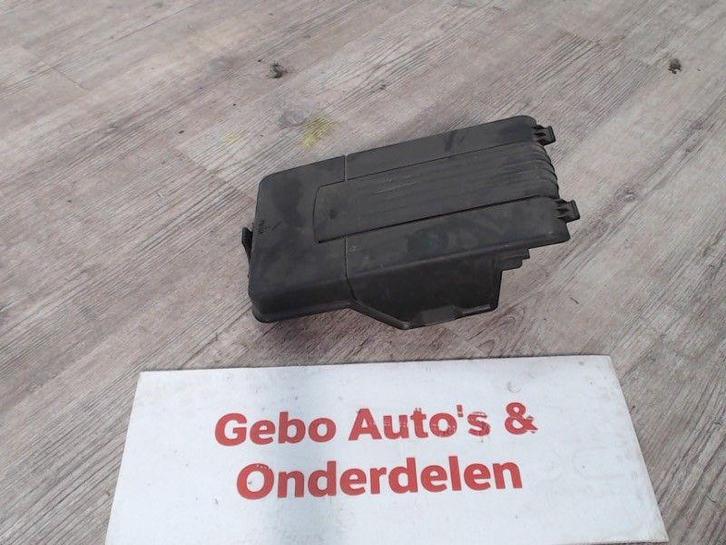 ACCUBAKDEKSEL Volkswagen Golf VI (5K1) (01-2008/11-2013), Auto-onderdelen, Overige Auto-onderdelen, Volkswagen, Gebruikt