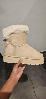 PAIRE DE BOTTES BEIGE, Vêtements | Femmes, Chaussures, Enlèvement ou Envoi, Neuf, Beige