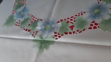 Belle nappe en dentelle à fleurs 180 x 220 cm comme neuve