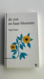 Rupi Kaur - De zon en haar bloemen, Rupi Kaur, Ophalen of Verzenden, Zo goed als nieuw