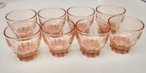 8 kleine vintage roze glaasjes made in France+ onderzetters, Antiek en Kunst, Antiek | Glaswerk en Kristal, Ophalen