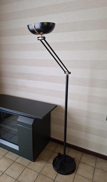 Zwarte staande lamp met dimmer - verstelbaar beschikbaar voor biedingen