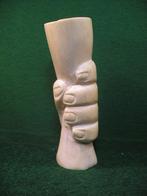 SOLIFLORE "GEBEELDHOUWDE HAND DIE EEN VAAS HOUDT", Antiek en Kunst, Ophalen of Verzenden