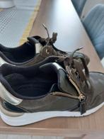 Baskets neuves tamaris, Enlèvement