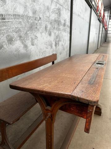 Antieke Schoollessenaar beschikbaar voor biedingen