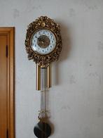 Antieke wandklok met gewichten, Enlèvement