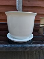 Stenen pot met onderdeksel    20cm hoog, 25 cm diameter, Ophalen