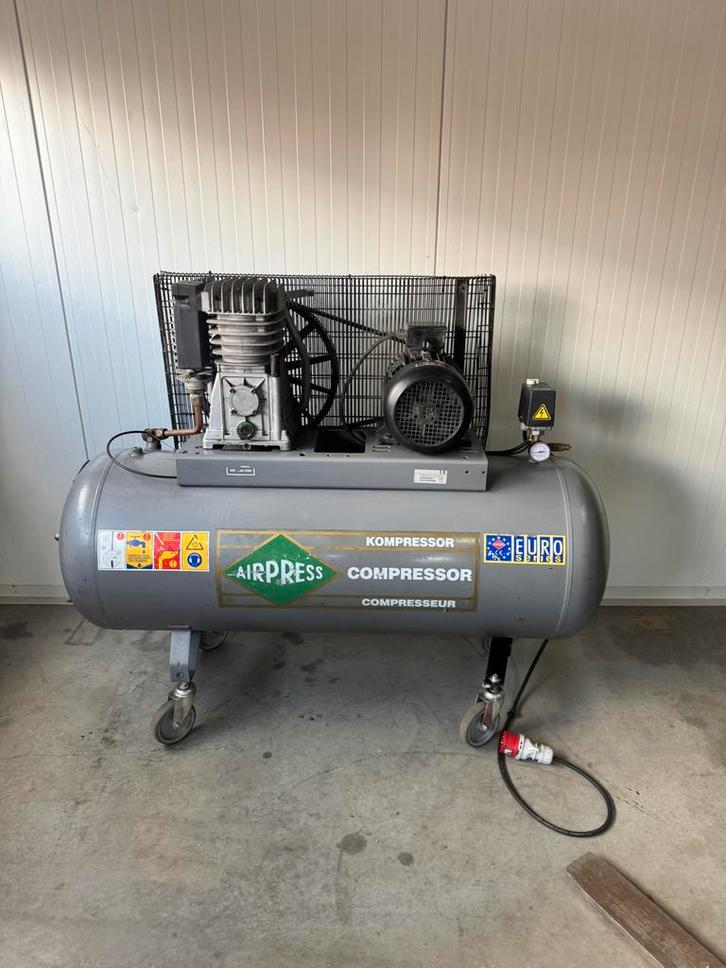 Airpress compressor 700L/min 300L, Doe-het-zelf en Bouw, Compressors, Ophalen of Verzenden