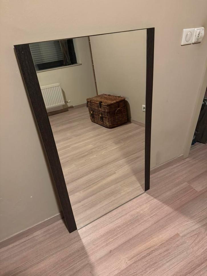 Stijlvolle passpiegel met donkerhouten zijpanelen, Maison & Meubles, Accessoires pour la Maison | Miroirs, Utilisé, 50 à 75 cm