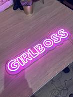 Neon verlichting ‘Girlboss’ in roze met snoer, Huis en Inrichting, Ophalen, Zo goed als nieuw