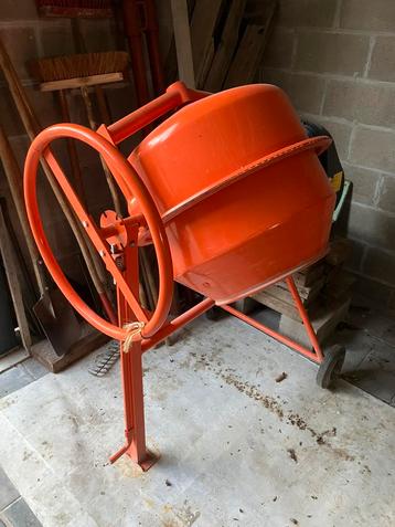 Betonmolen 130l te huur beschikbaar voor biedingen