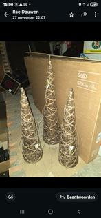 3 verlichte kegels met glitterbolletjes. Zie foto, Diversen, Kerst, Ophalen