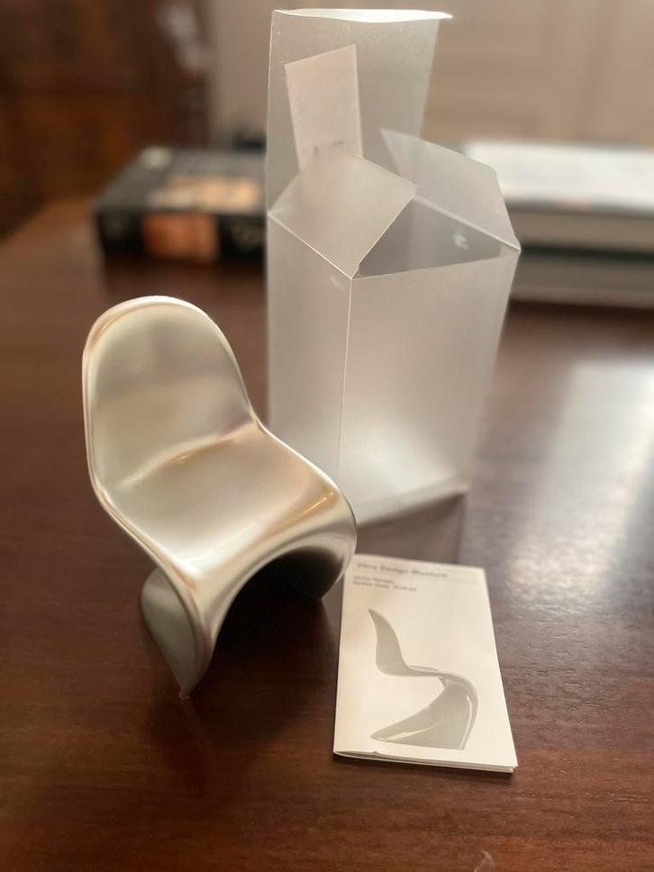 Mini chaise Panton Vitra argent – design iconique, Antiquités & Art, Art | Objets design, Enlèvement ou Envoi