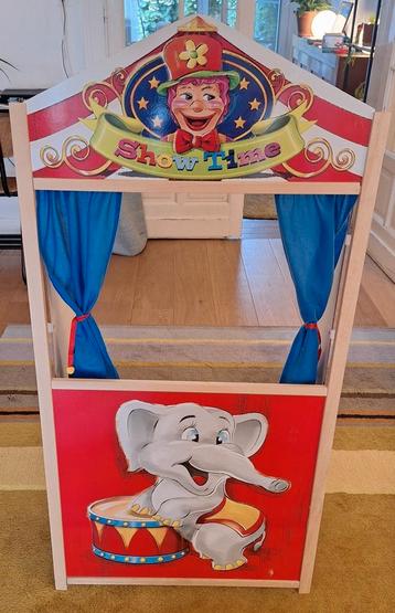 Houten poppenkast beschikbaar voor biedingen