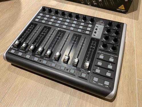 Behringer X-Touch compacte MIDI-controller, Muziek en Instrumenten, Midi-apparatuur, Zo goed als nieuw, Ophalen of Verzenden