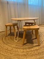 Ronde kindertafel met drie IKEA krukjes, Kinderen en Baby's, Kinderkamer | Tafels en Stoelen, Ophalen, Zo goed als nieuw