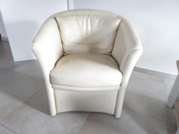  lederen fauteuil beschikbaar voor biedingen
